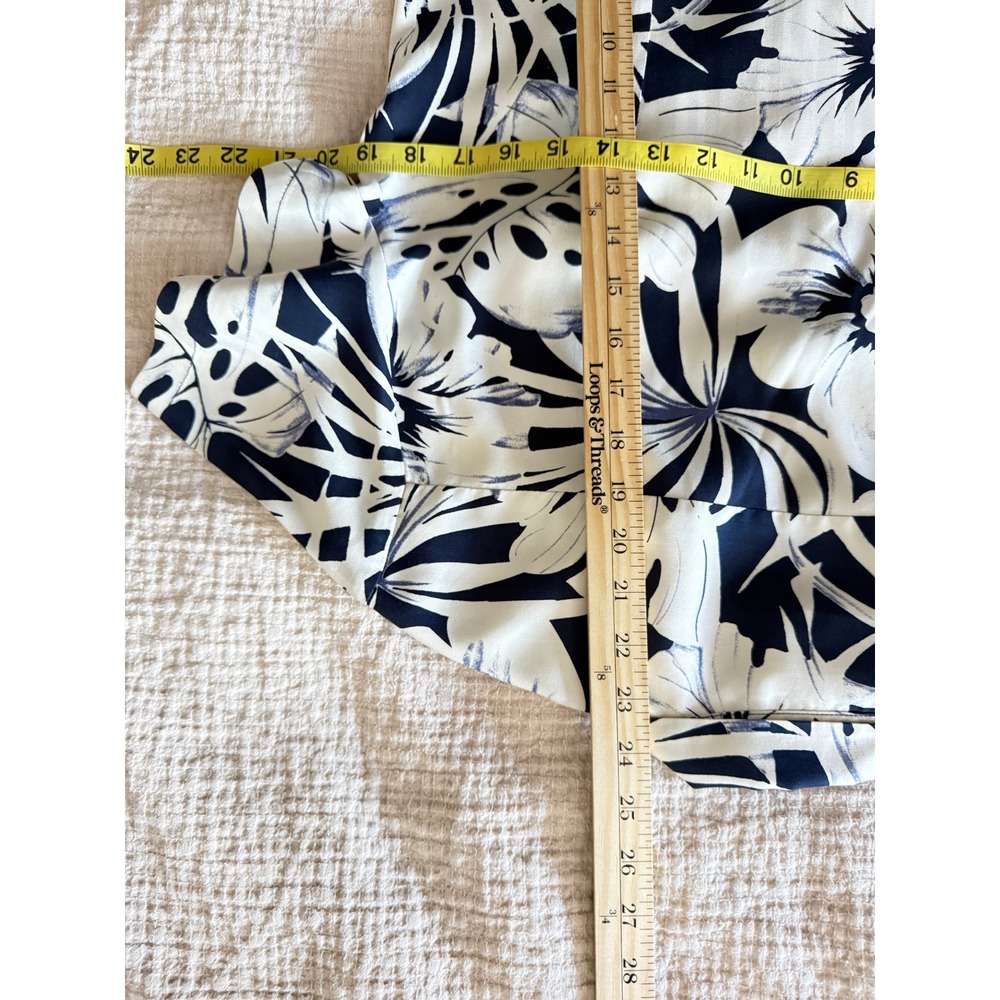 Hilo Hattie Navy Blue White Tropical Floral Aloha Hawaiian Shirt | 100% Silk - Picture 3 of 6